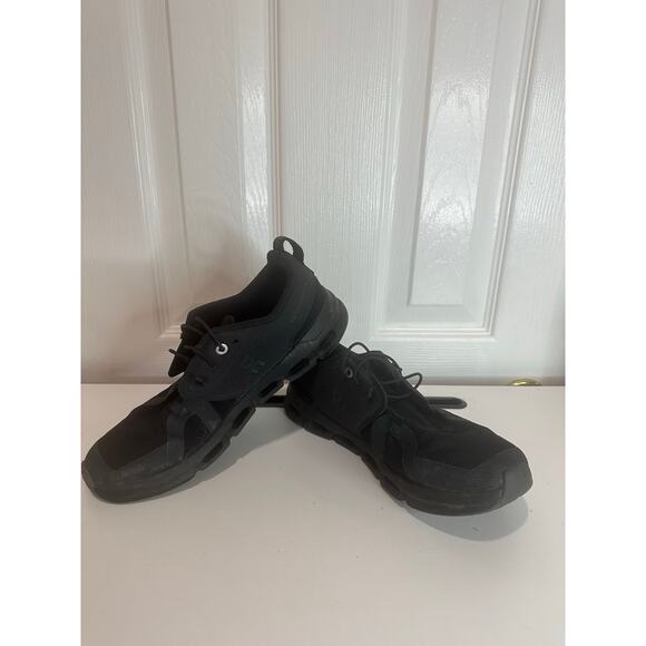 On Cloud Sky Youth Sz 5 All Black Sneakers Running Shoes - Nice, Light Tread Use - Picture 8 of 8